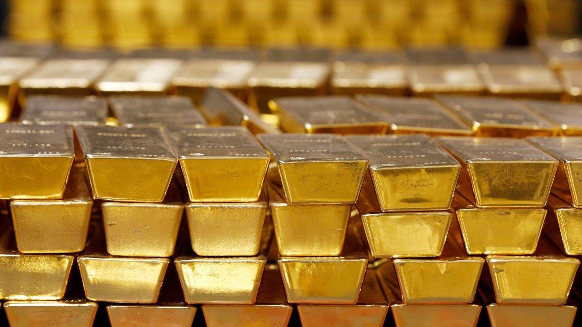 Gold Holds Steady Near $5,200: Seventh Monthly Gain Looms